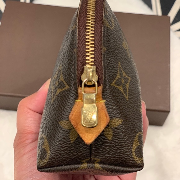 Louis Vuitton Cosmetic Pouch - Picture 6 of 10